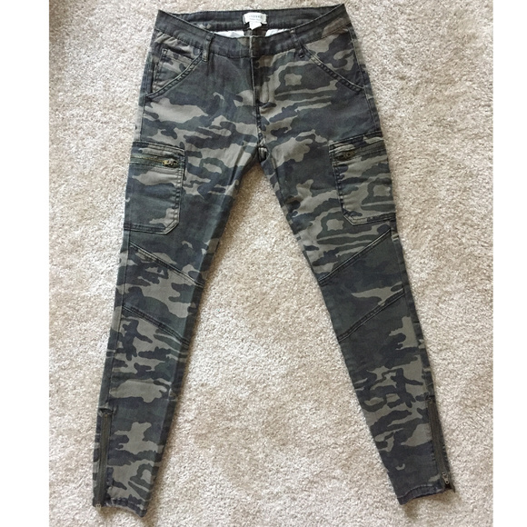 Forever 21 Pants - CAMO MID-RISE  SKINNY JEANS